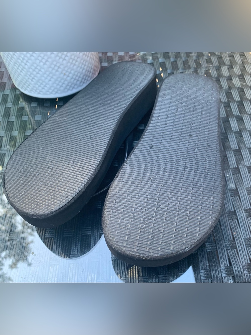 DKNY Platform Designer Flip Flops with Metal Logo Toe Detail  women’s size 8 - Picture 7 of 7